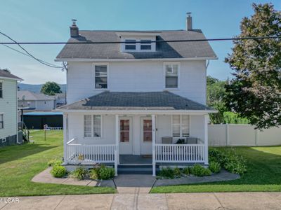102 1/2 Searle St