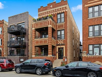 2318 W Augusta Blvd #1A