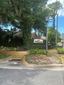 725 Lakeside Dr