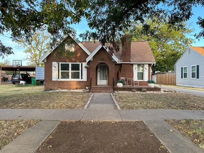 1810 S Concho St