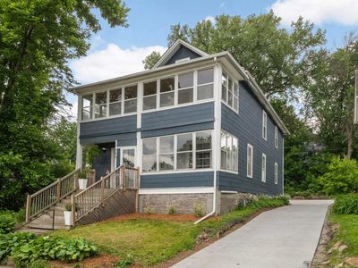 198 Robie St W