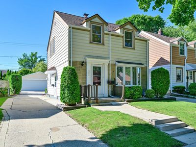 305 East Van Beck AVENUE