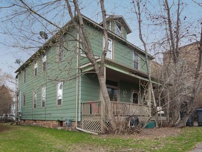 223 N 12th Ave E