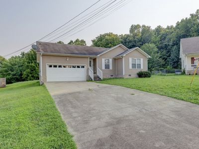 Property at 810 Shetland Dr, Oak Grove, KY