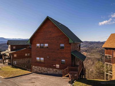 2412 Breezey Ridge Dr