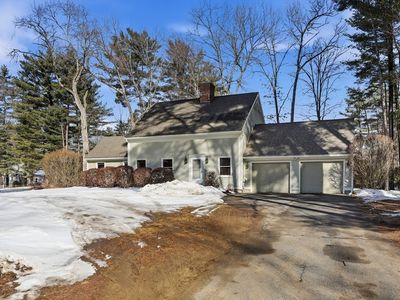 Property at 8 Aloha Dr, Hadley, MA
