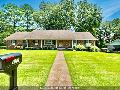 111 Chestnut Ln