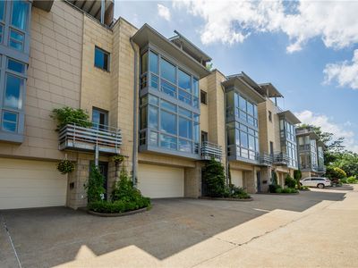 18 Windom Hill Pl