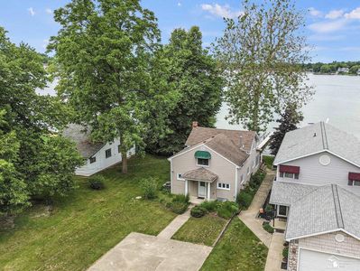 736 Lakeview Dr