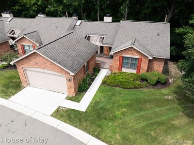 7300 Meadowridge Cir