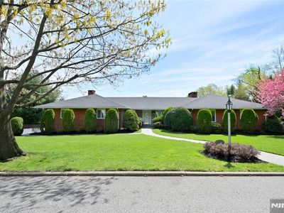 798 East Dr