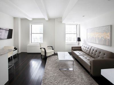 150 W 51st St APT 1015