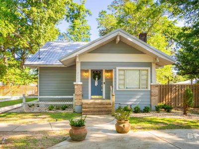 220 W Spruce Ave