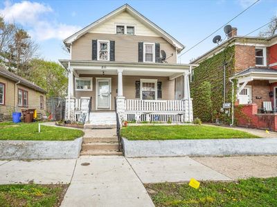 211 Adams St