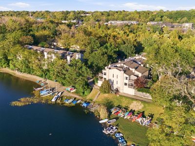 1301 Lake Shore Dr #199