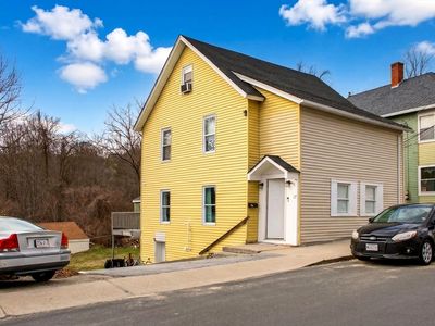 17 Moon St