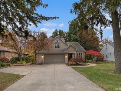 2588 Vivian Rd