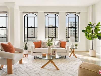 315 E 8th St APT 302