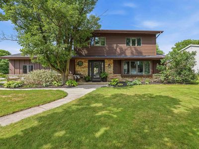 5 Eastbrook Ln