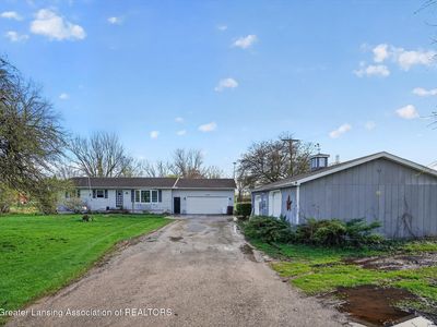 4734 E Grand River Ave