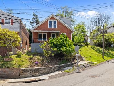 2900 Roland Ave