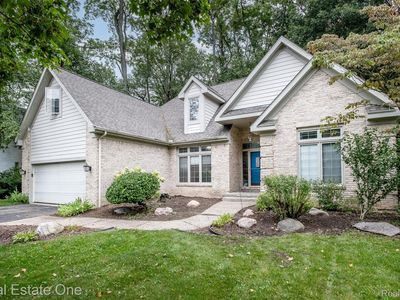 5560 Huron Hills Dr