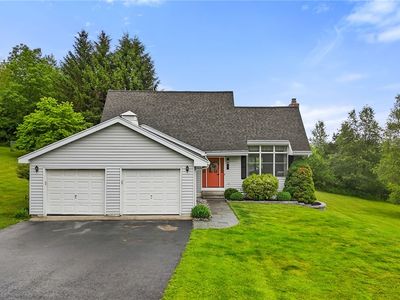 8 Bridle Ln