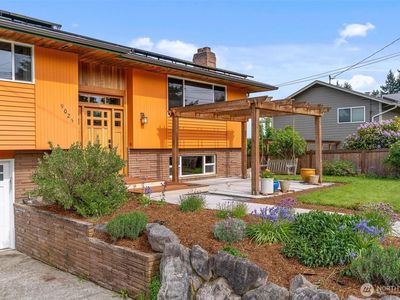 9025 Eastview Avenue