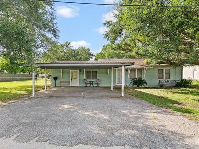 Property at 506 Pear St, Edna, TX