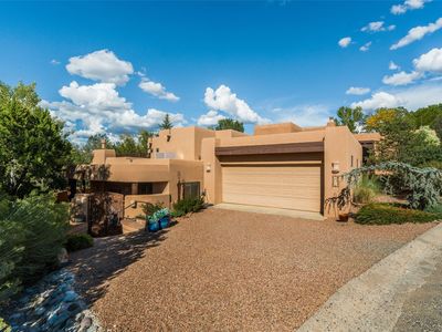 690 La Viveza Ct
