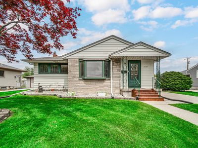 3131 Strong St