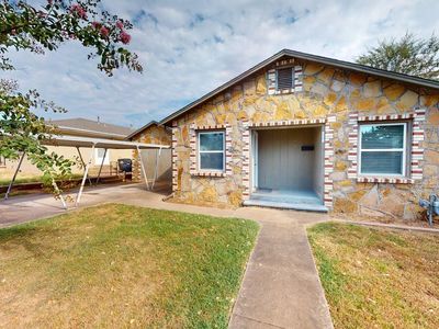 415 E Aquarium Pl