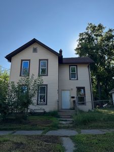 Property at 913 Vine St, Davenport, IA