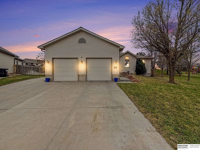 Property at 810 Goldenrod Cir, Hickman, NE