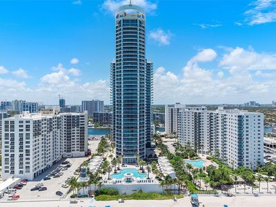 3101 S Ocean Dr APT 2707