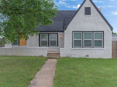 701 NE 24th St