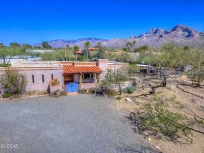 235 W Greenock Dr