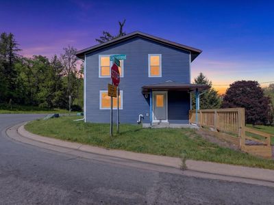 1387 E Riverside Dr
