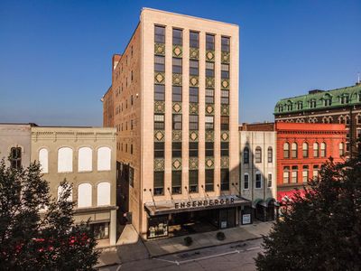 212 N Center St Unit 302