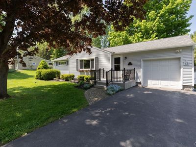 Property at 43 Richlee Dr, Camillus, NY