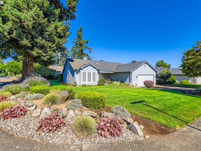 1725 NE Laurelwood Loop