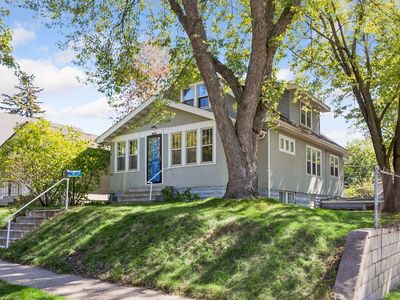 1960 Ivy Ave E