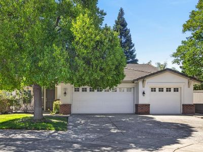 8 Anton Ct