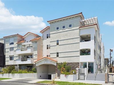 4733 W Elmwood Ave #402