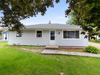 Property at 1711 Oriole St, New London, WI