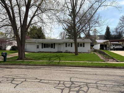 623 Carl St
