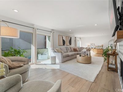 5440 Lindley Ave UNIT 201