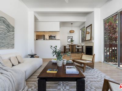 100 S Venice Blvd APT 3