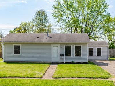 883 Omard Dr