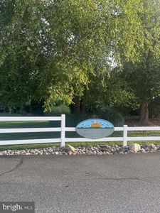 18 Gander Ln